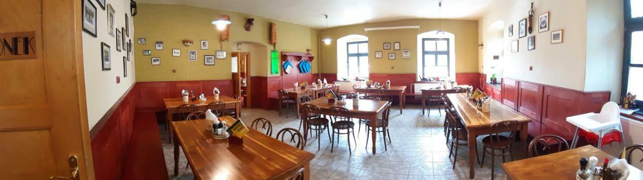 Penzion A Restaurace U Hajku Nove Dvory  ภายนอก รูปภาพ